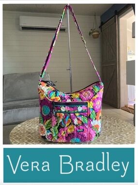 LIKE NEW!  Vera Bradley quilted cross body in ‘Va Va Bloom’